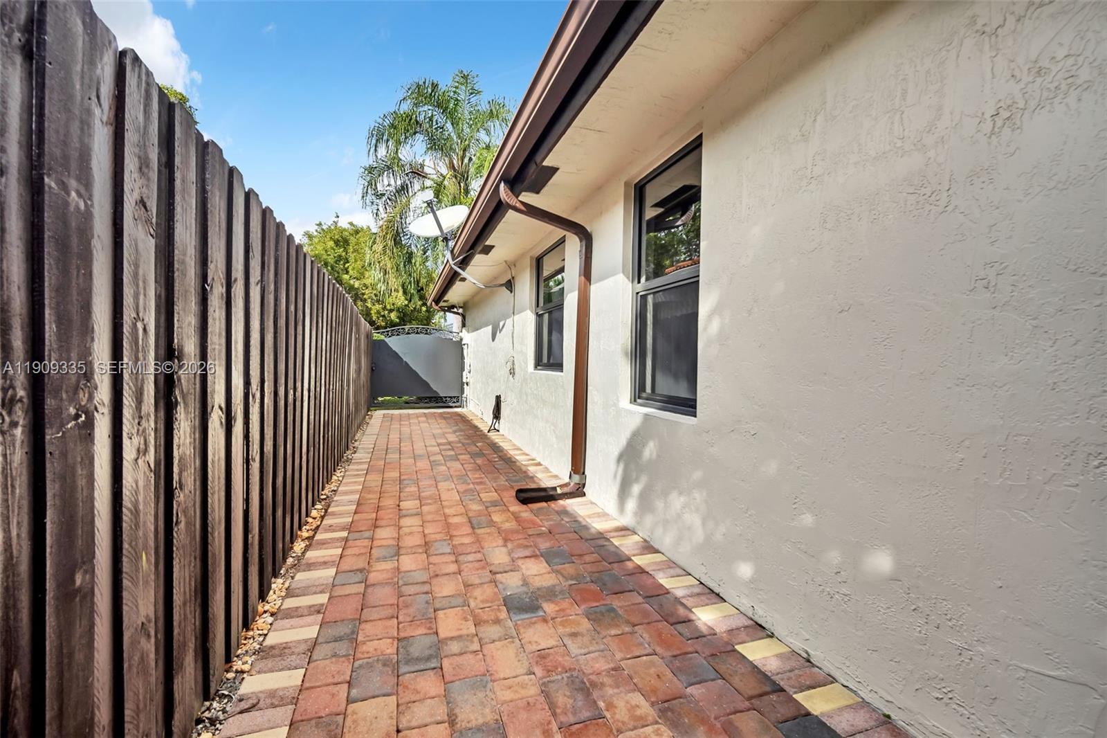 HAMMOCKS SHORES 3RD ADDN - Residential