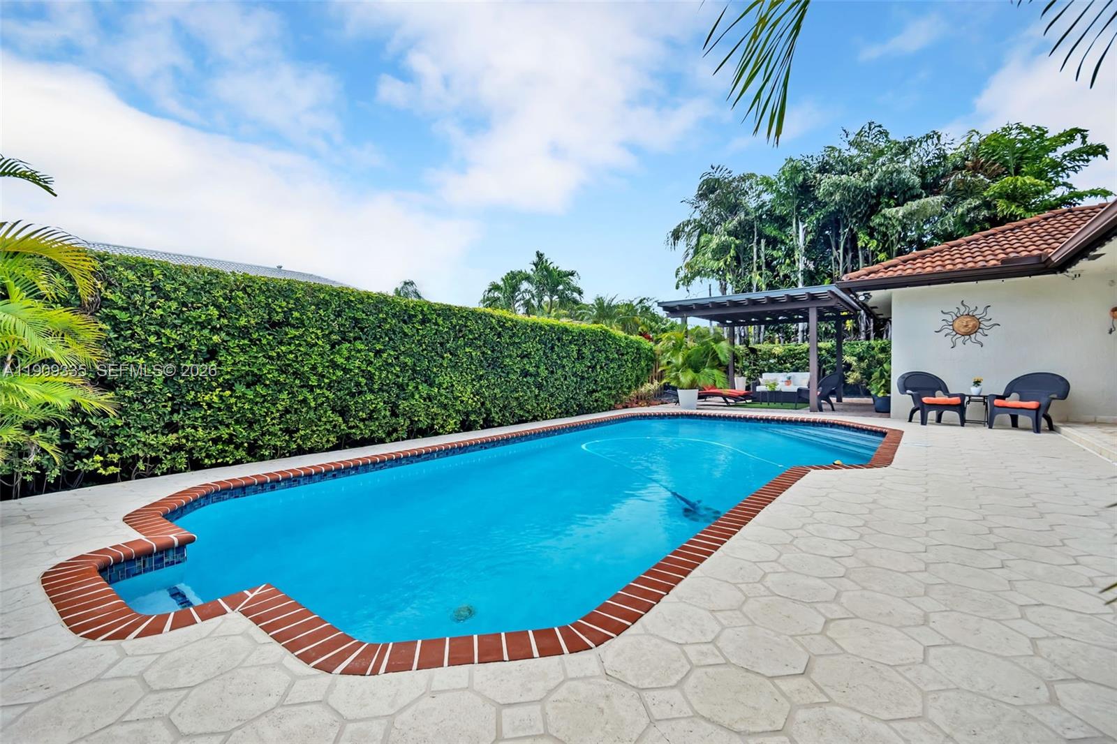 HAMMOCKS SHORES 3RD ADDN - Residential