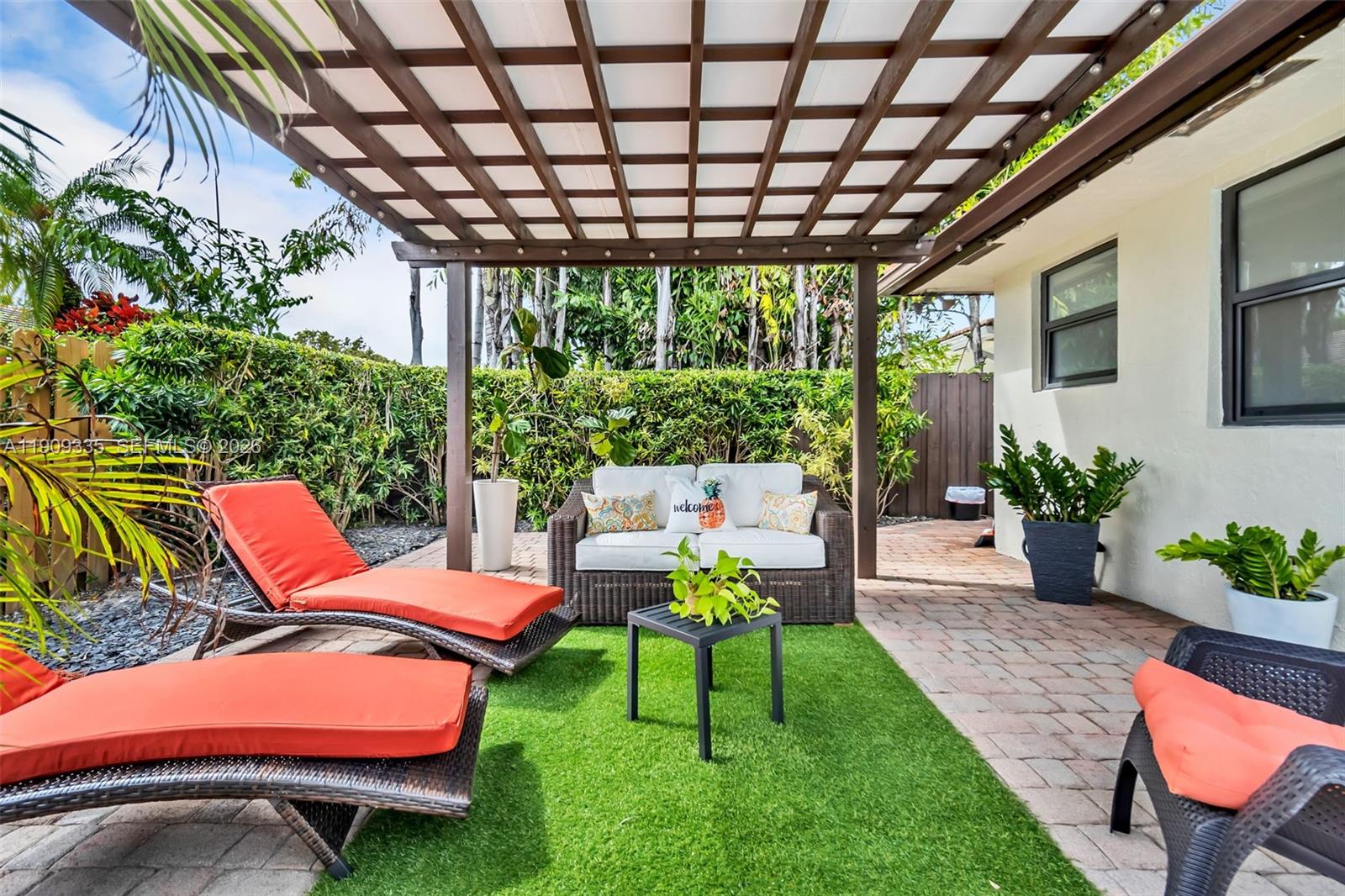 HAMMOCKS SHORES 3RD ADDN - Residential