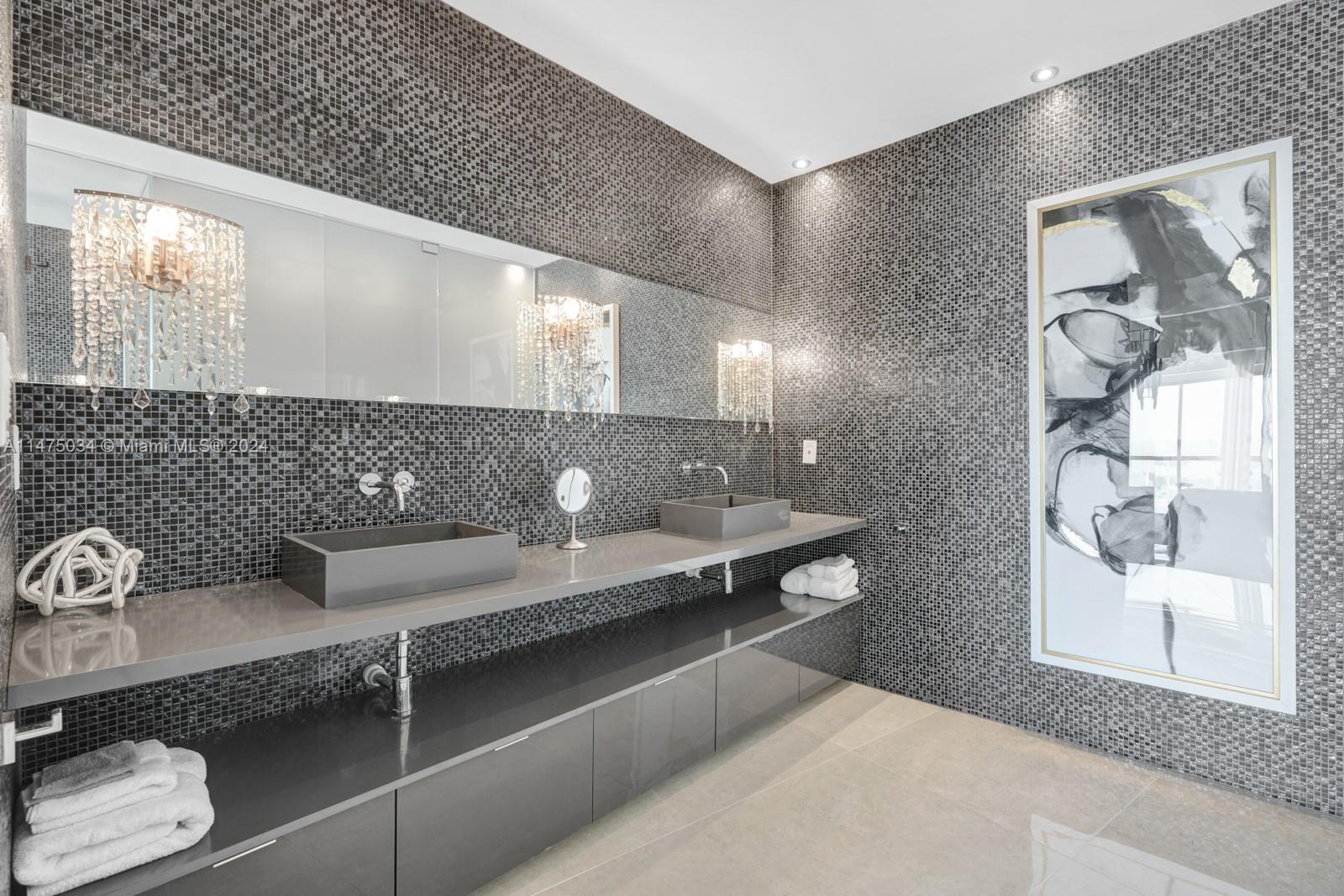 ICON CONDO - Residential