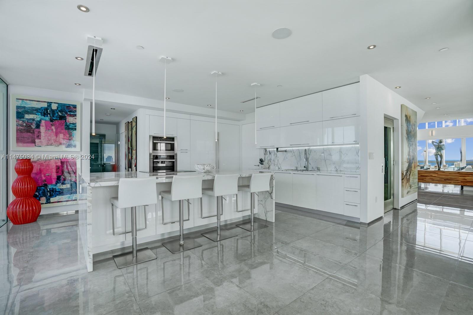 ICON CONDO - Residential