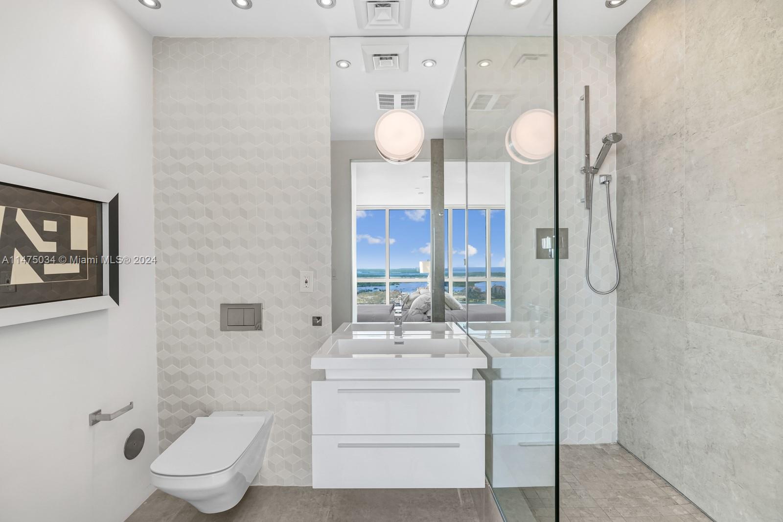 ICON CONDO - Residential
