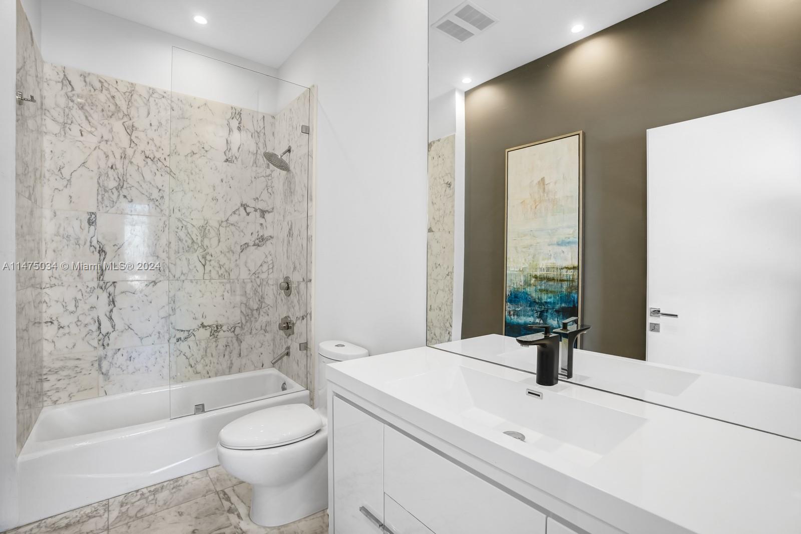 ICON CONDO - Residential