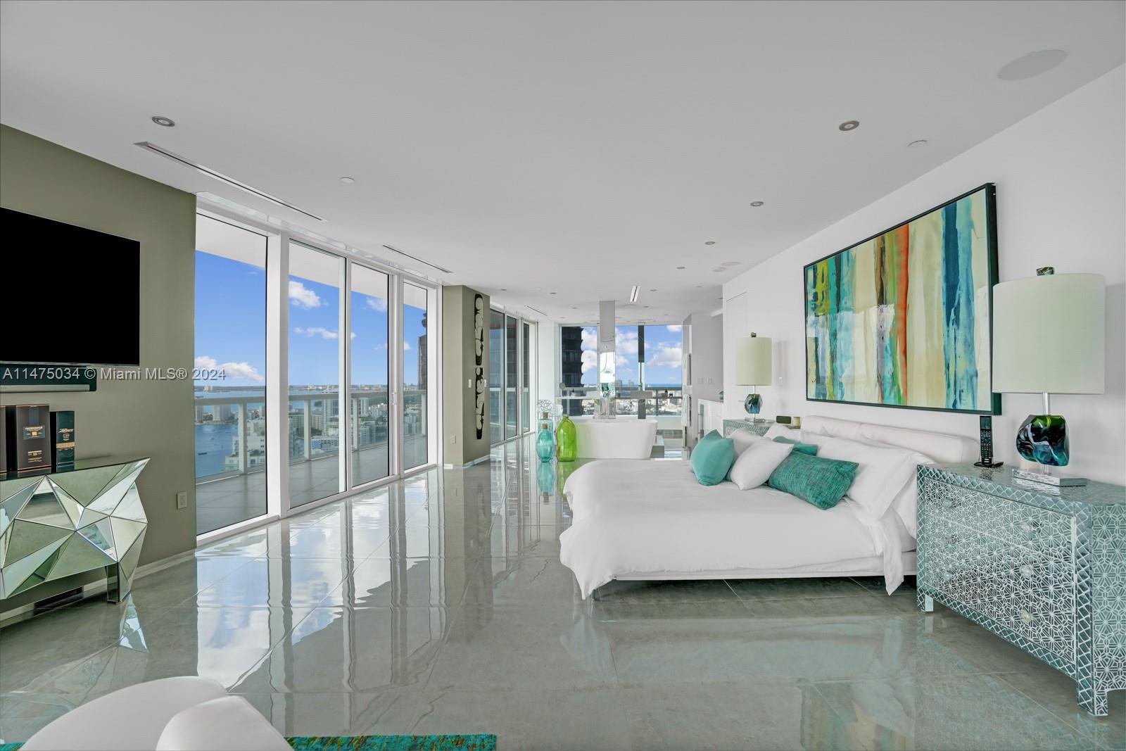 ICON CONDO - Residential