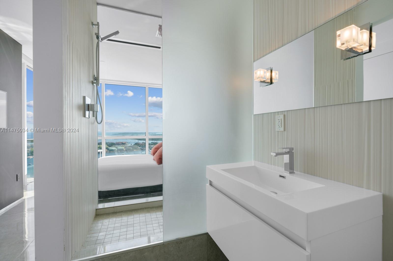 ICON CONDO - Residential