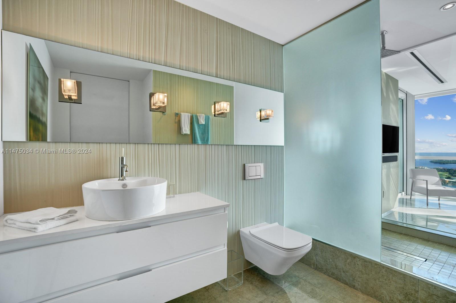 ICON CONDO - Residential