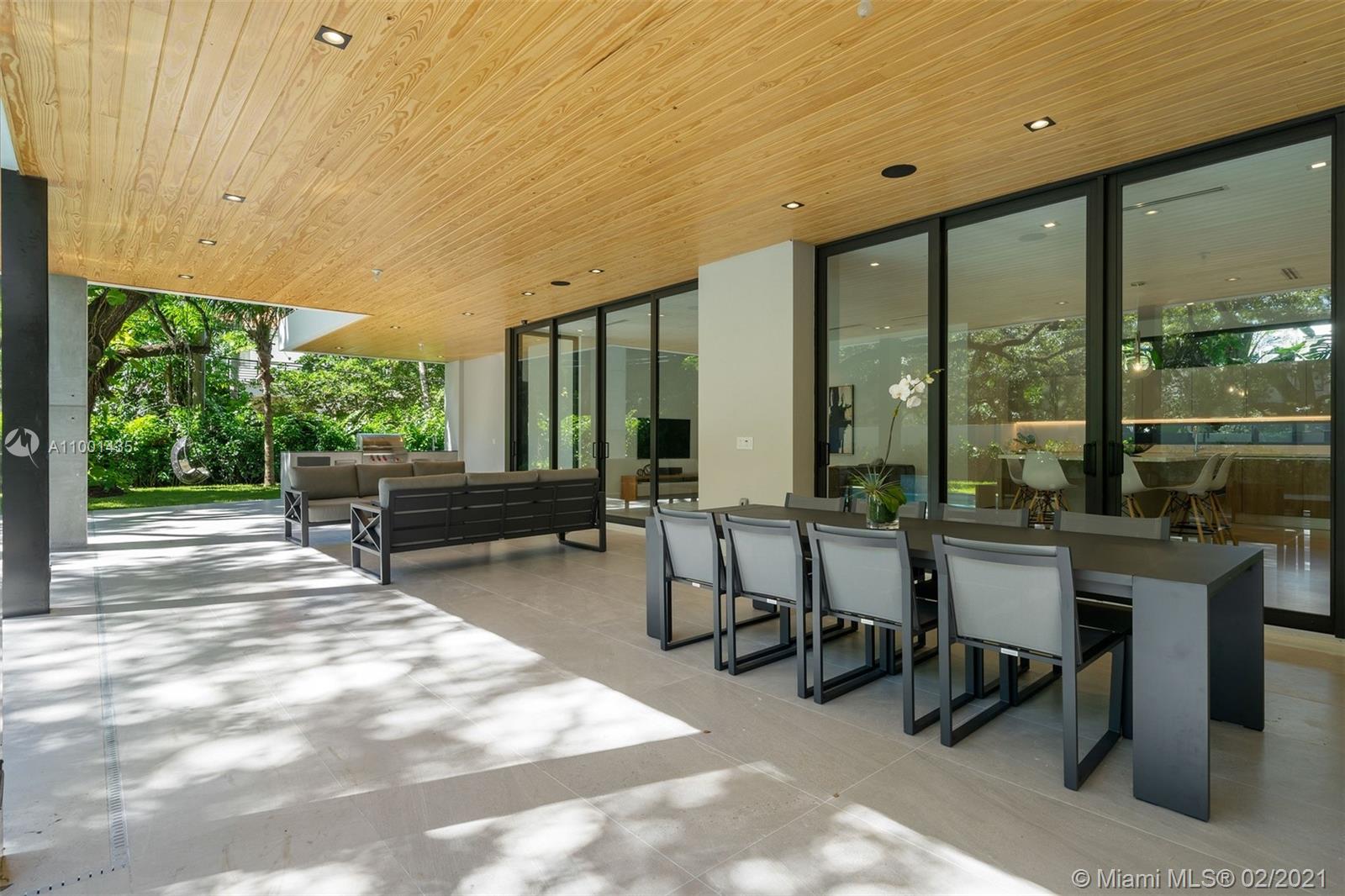 UNIVERSITY PLACE - Residential