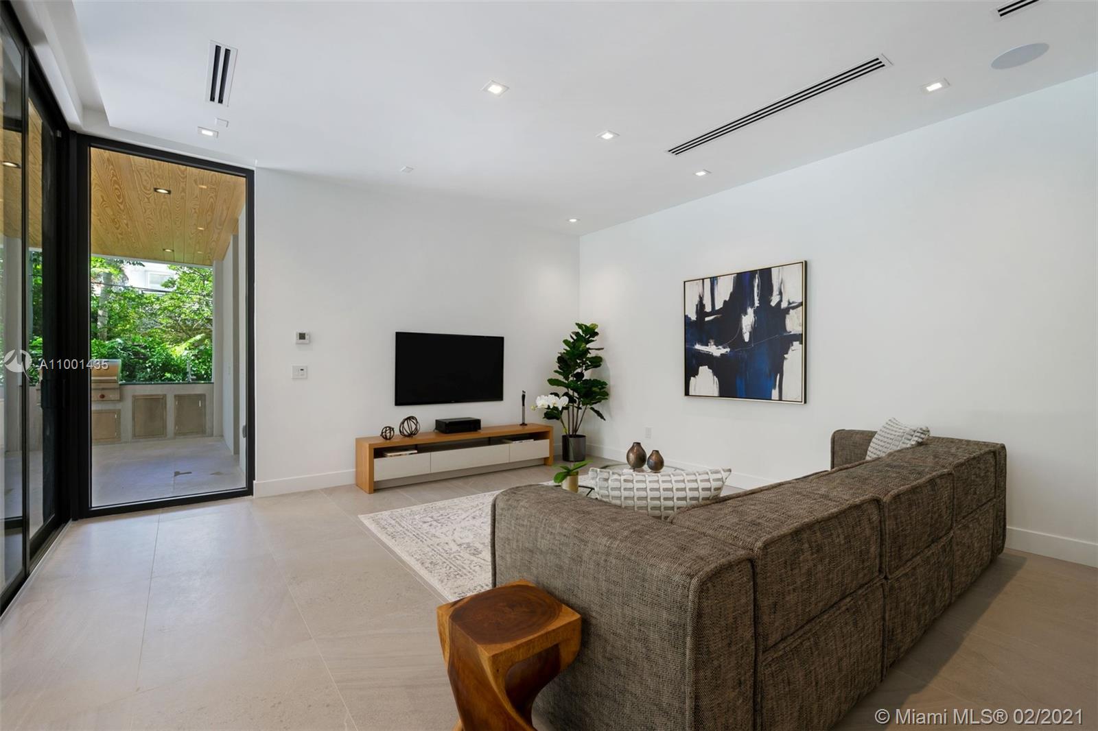 UNIVERSITY PLACE - Residential