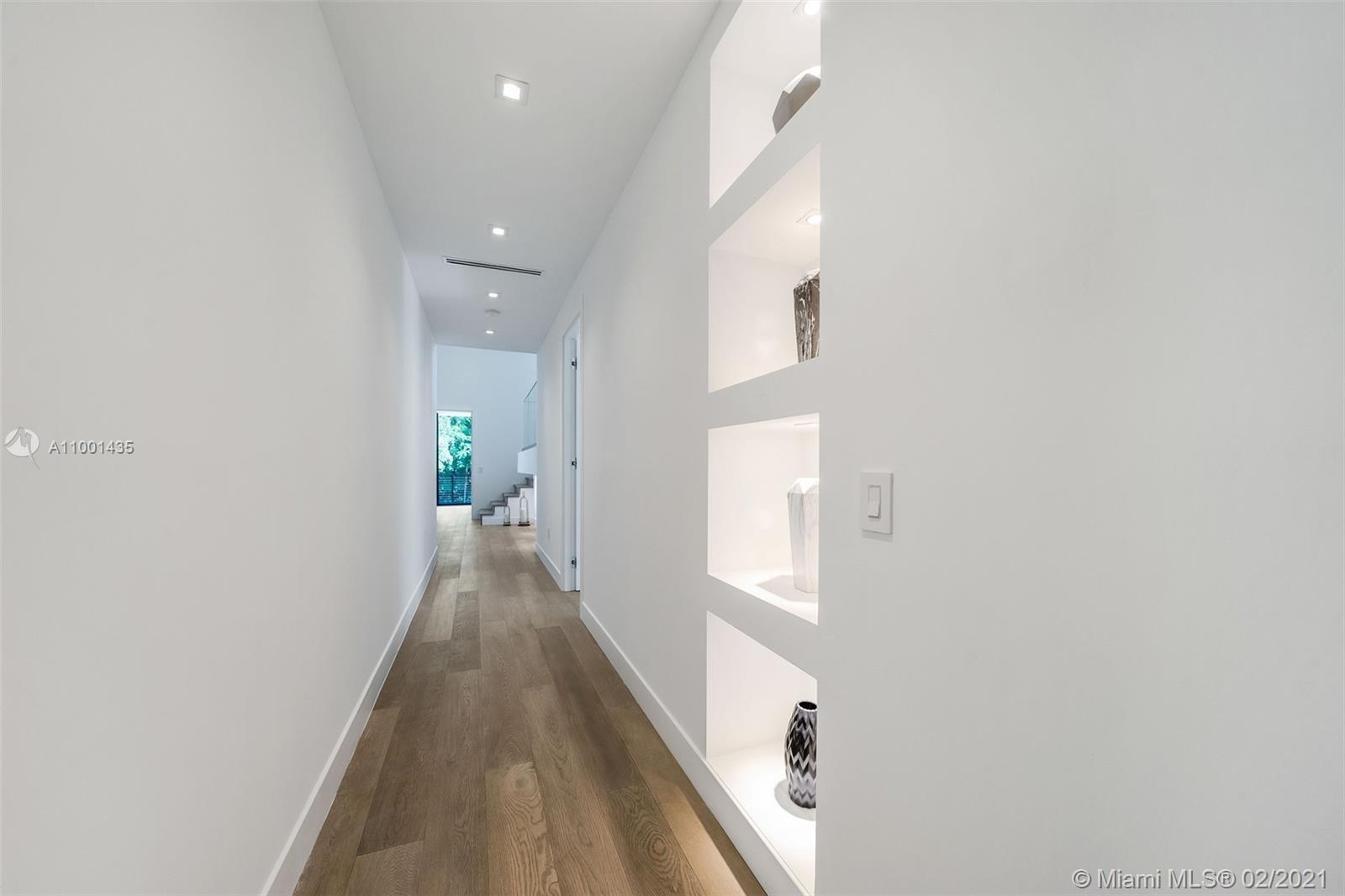 UNIVERSITY PLACE - Residential