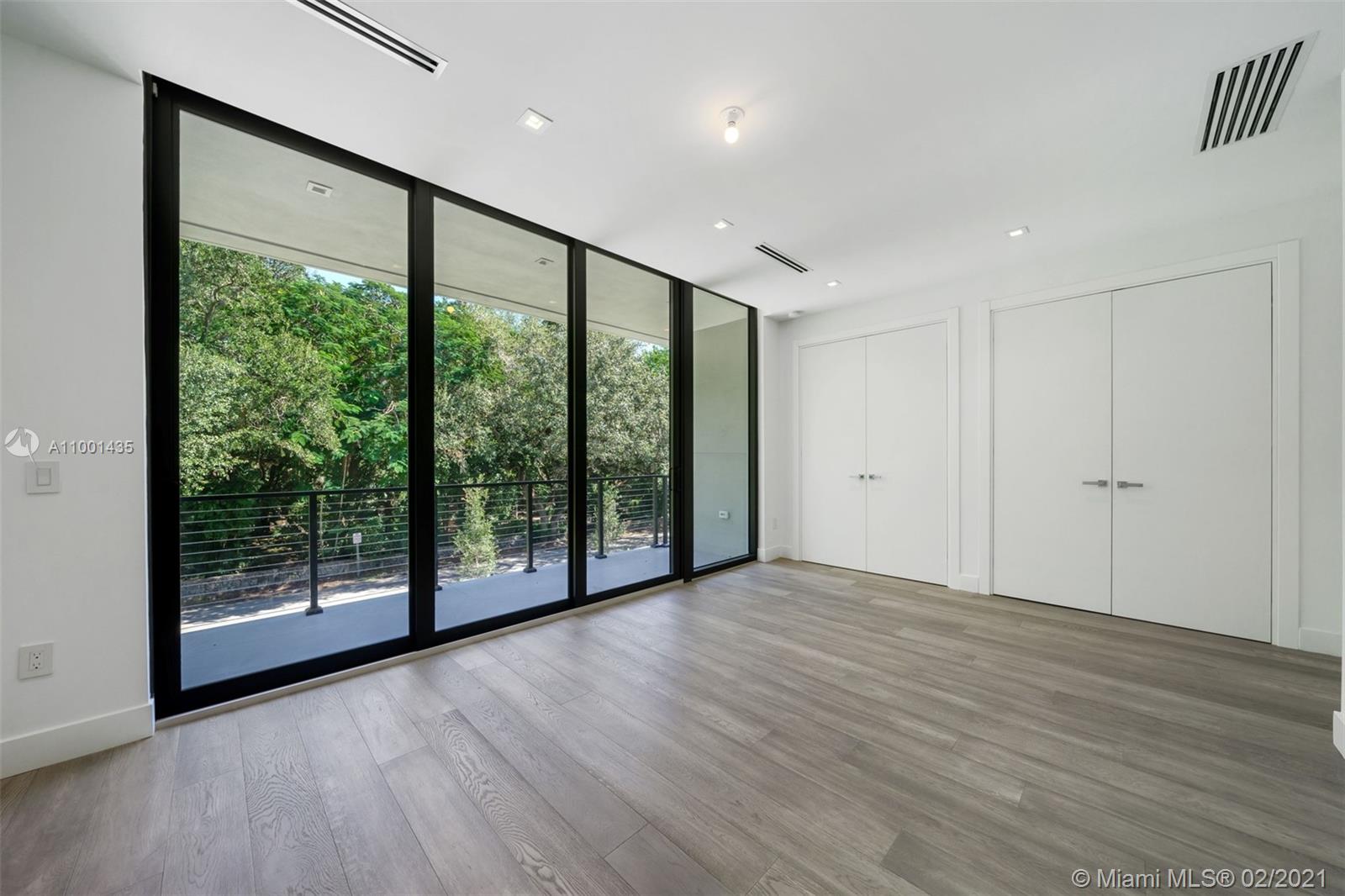 UNIVERSITY PLACE - Residential