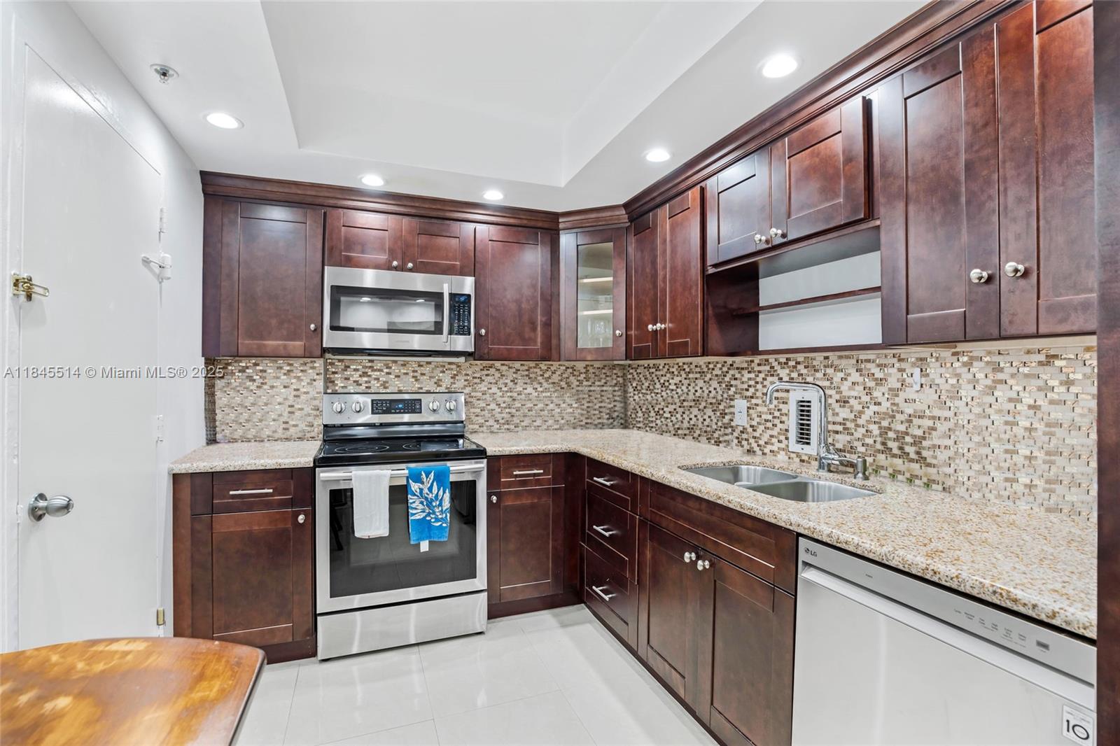 3801 S Ocean Dr 15C, Hollywood, FL, 33019/$449,000 2 3801 S Ocean Dr 15C