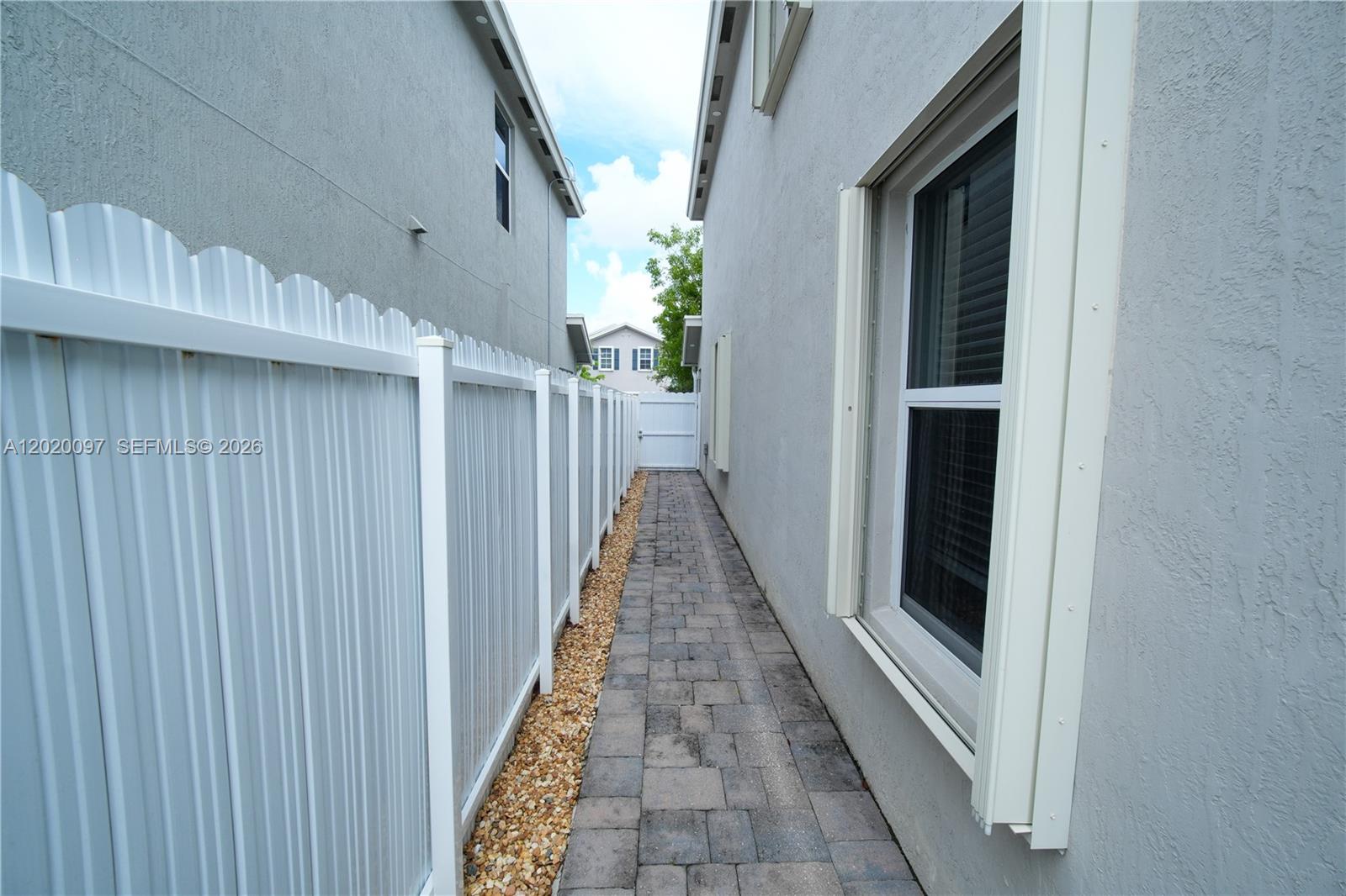 ROYAL HOMES WEST - Residential