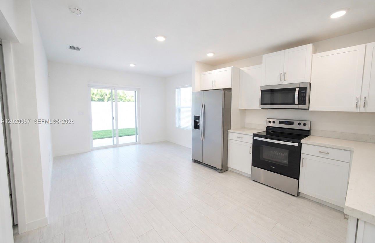 ROYAL HOMES WEST - Residential