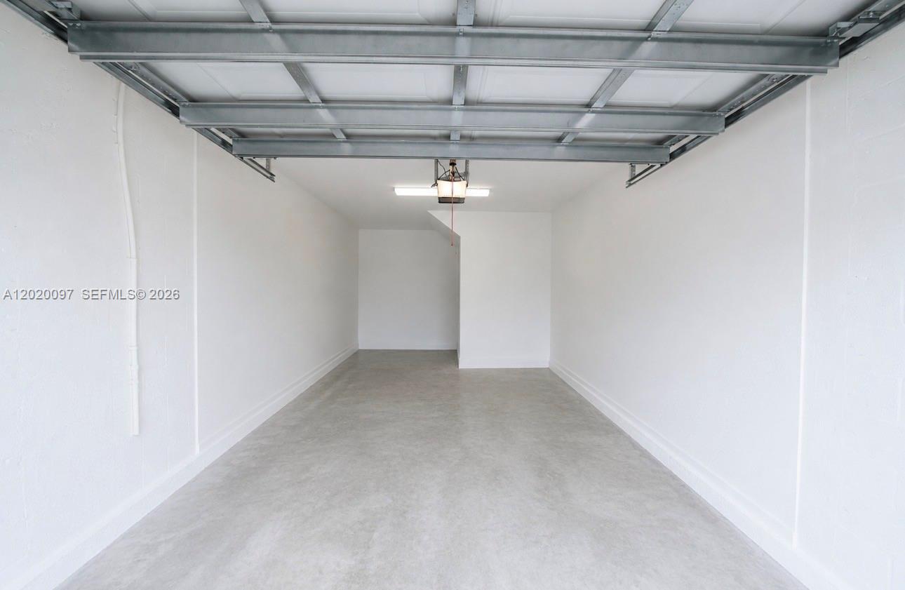 ROYAL HOMES WEST - Residential