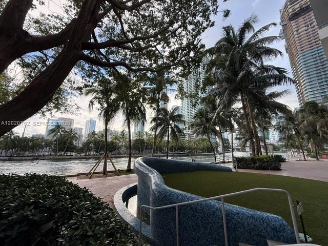 LATITUDE ON THE RIVER CON - Residential