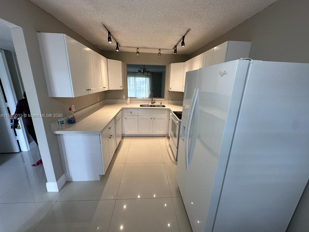 GABLES EAST OF BOCA BARWO - Residential