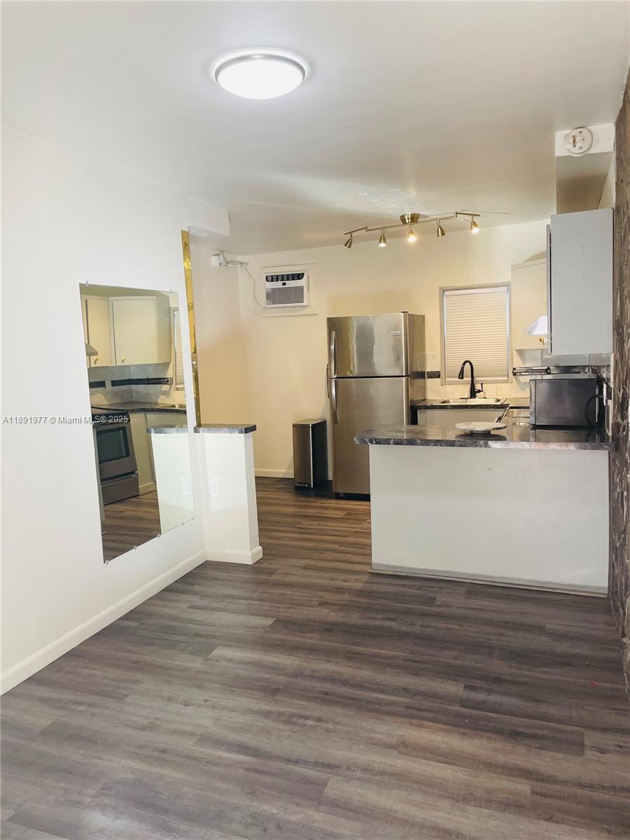HOLLYWOOD TERR NO 2 - Residential Lease
