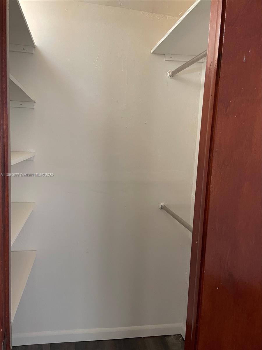 HOLLYWOOD TERR NO 2 - Residential Lease