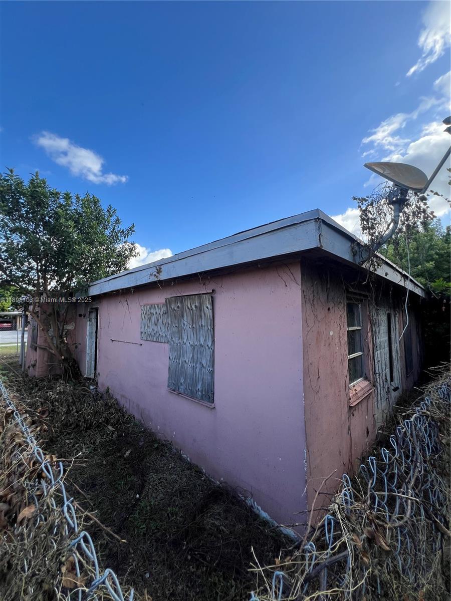 View photos, virtual tours, details... 2122 Dewey St