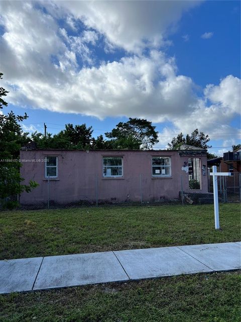2122 Dewey St Hollywood FL 33020