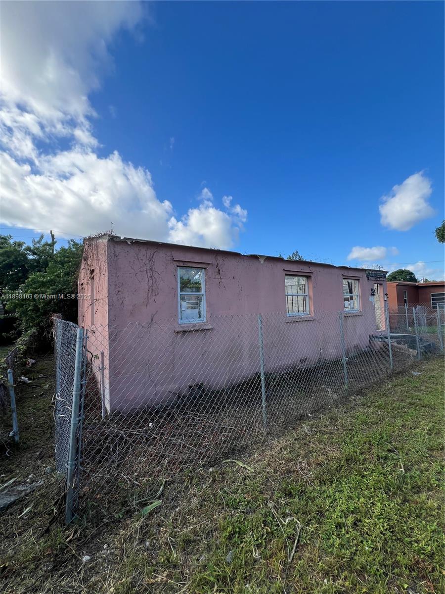 View photos, virtual tours, details... 2122 Dewey St