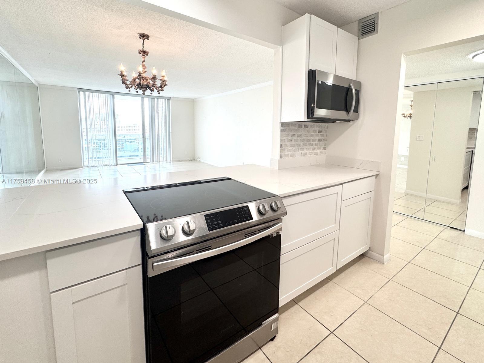 3800 S Ocean Dr 1707, Hollywood, Broward County, Florida - 2 Bedrooms  
2 Bathrooms - 