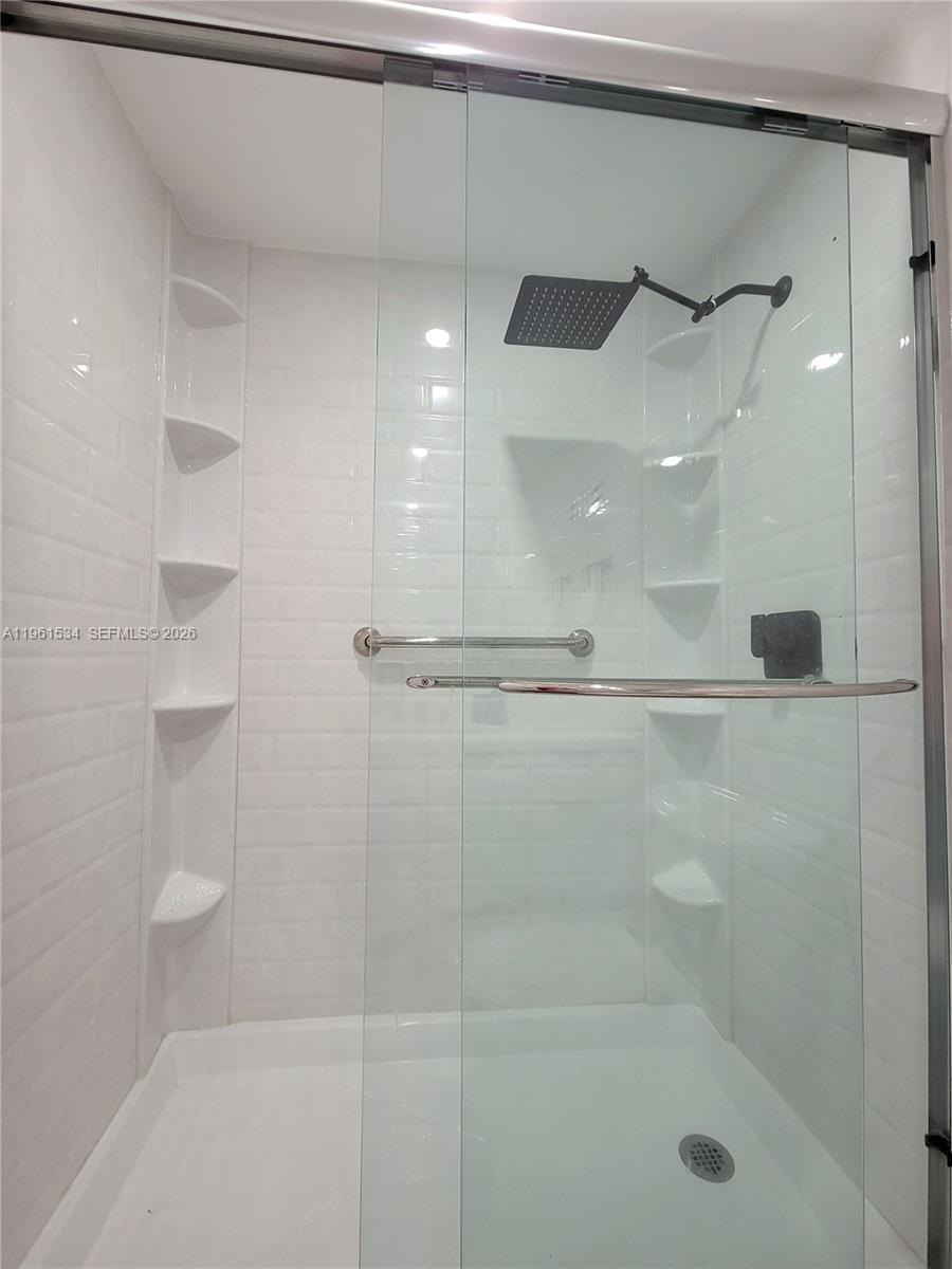 ALEXANDER TOWERS CONDO - Residential