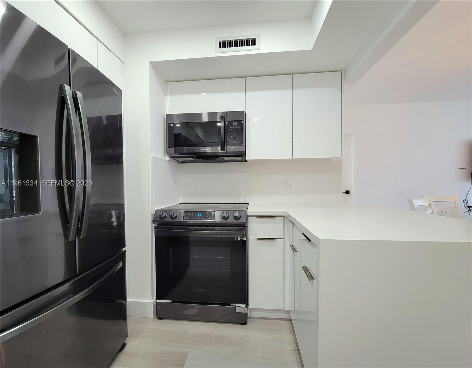 ALEXANDER TOWERS CONDO - Residential