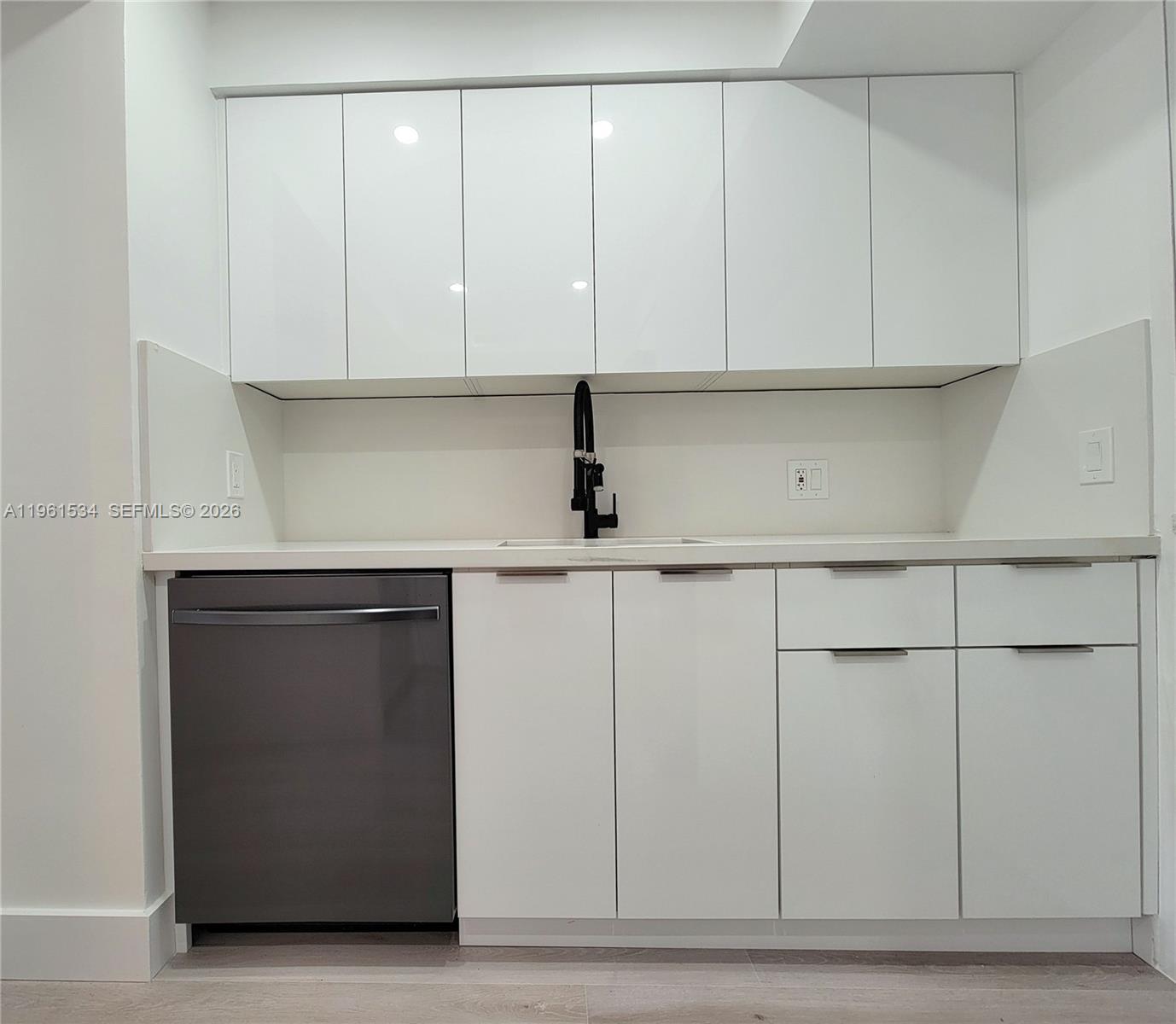 ALEXANDER TOWERS CONDO - Residential