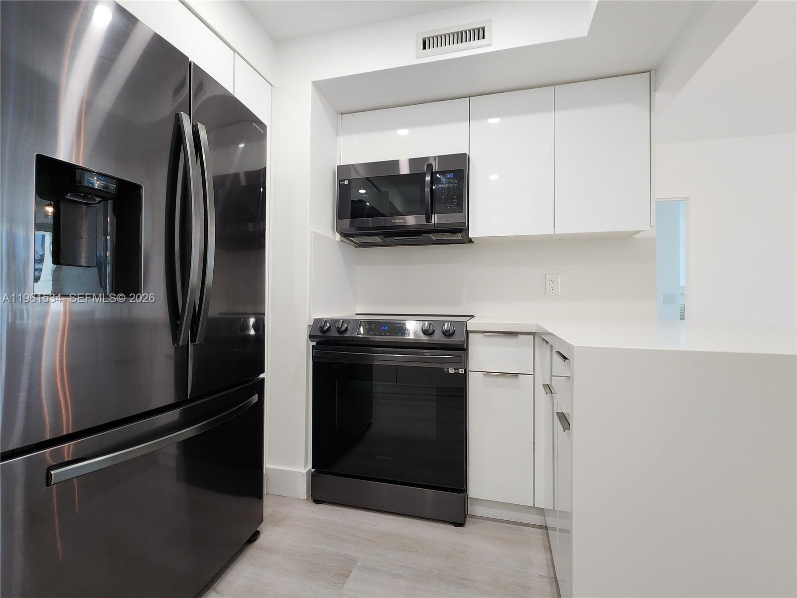 ALEXANDER TOWERS CONDO - Residential