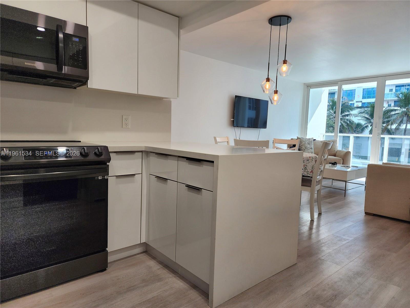 ALEXANDER TOWERS CONDO - Residential