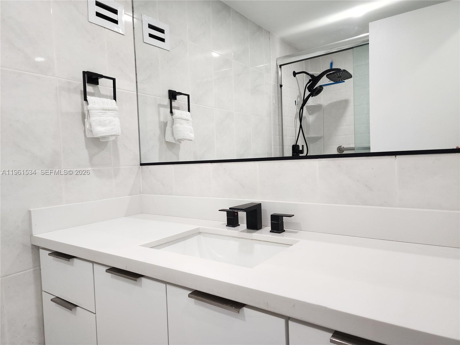 ALEXANDER TOWERS CONDO - Residential