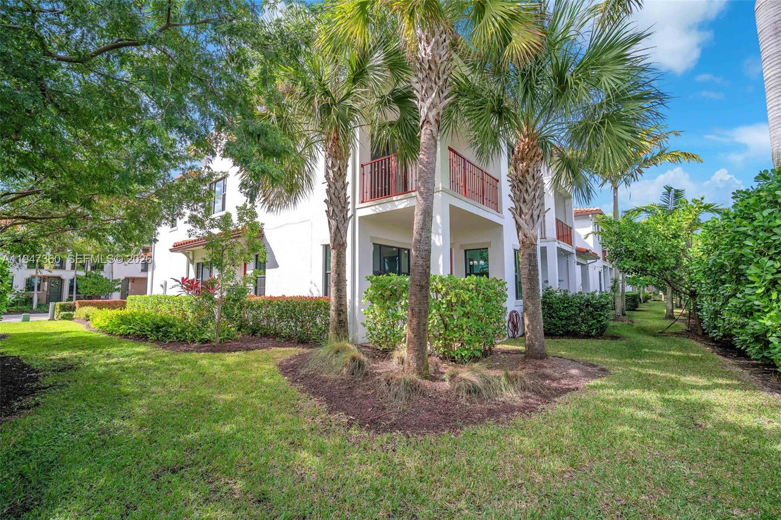 PEMBROKE LAKES SOUTH - Residential