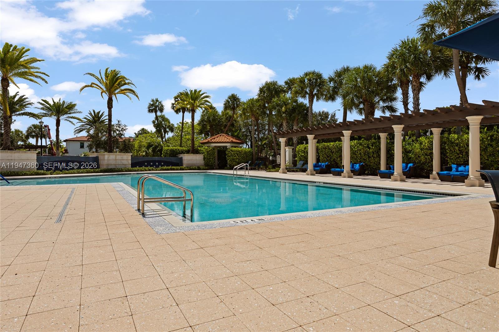 PEMBROKE LAKES SOUTH - Residential