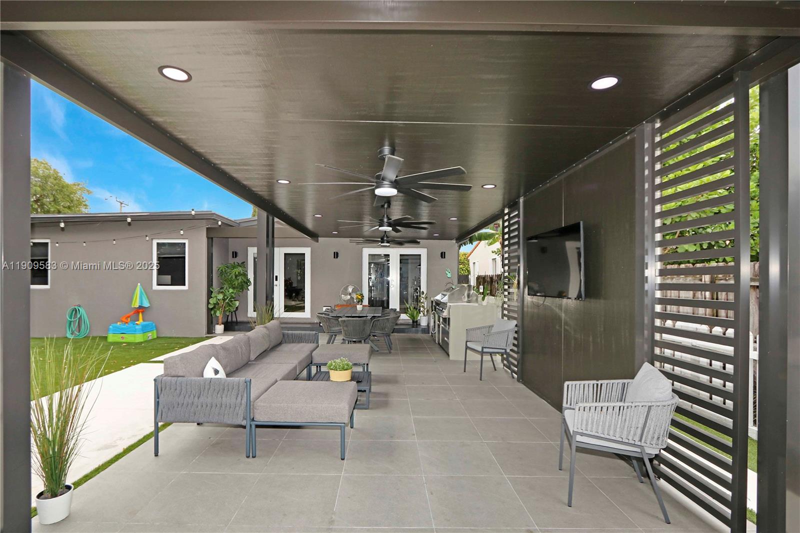 CORAL VILLAS REV - Residential