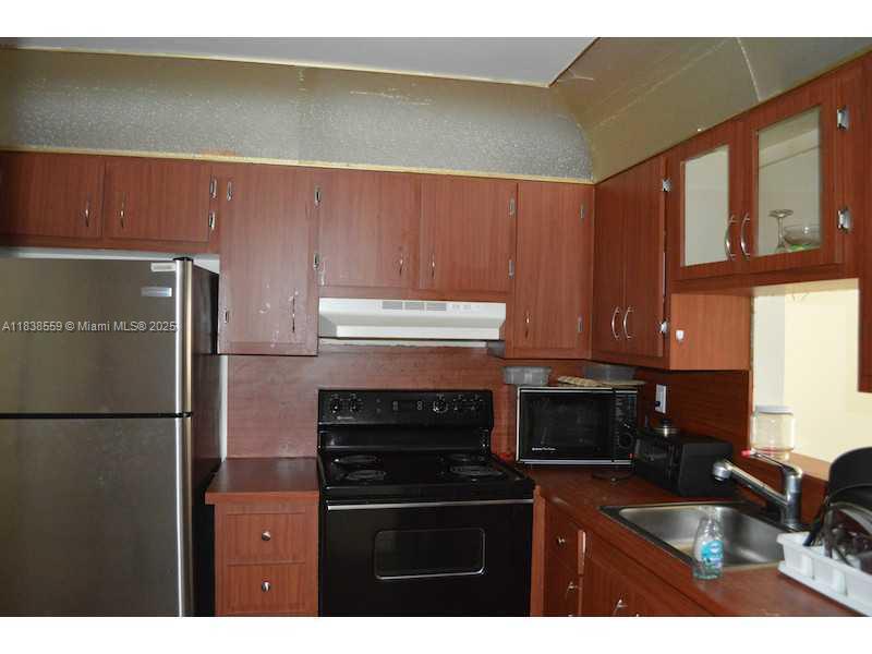 12035 NE 2 AVE A221