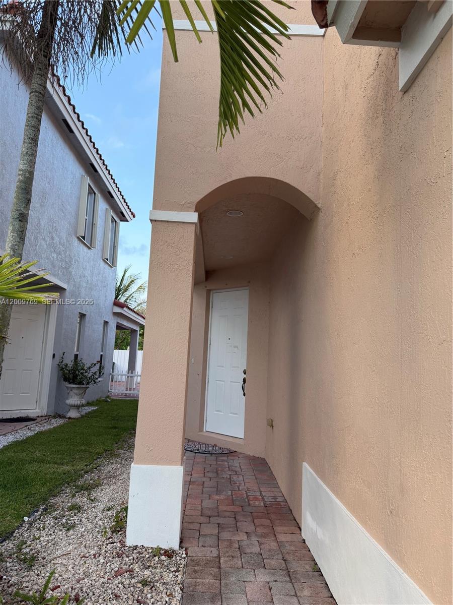 PORTOFINO PALMS - Residential