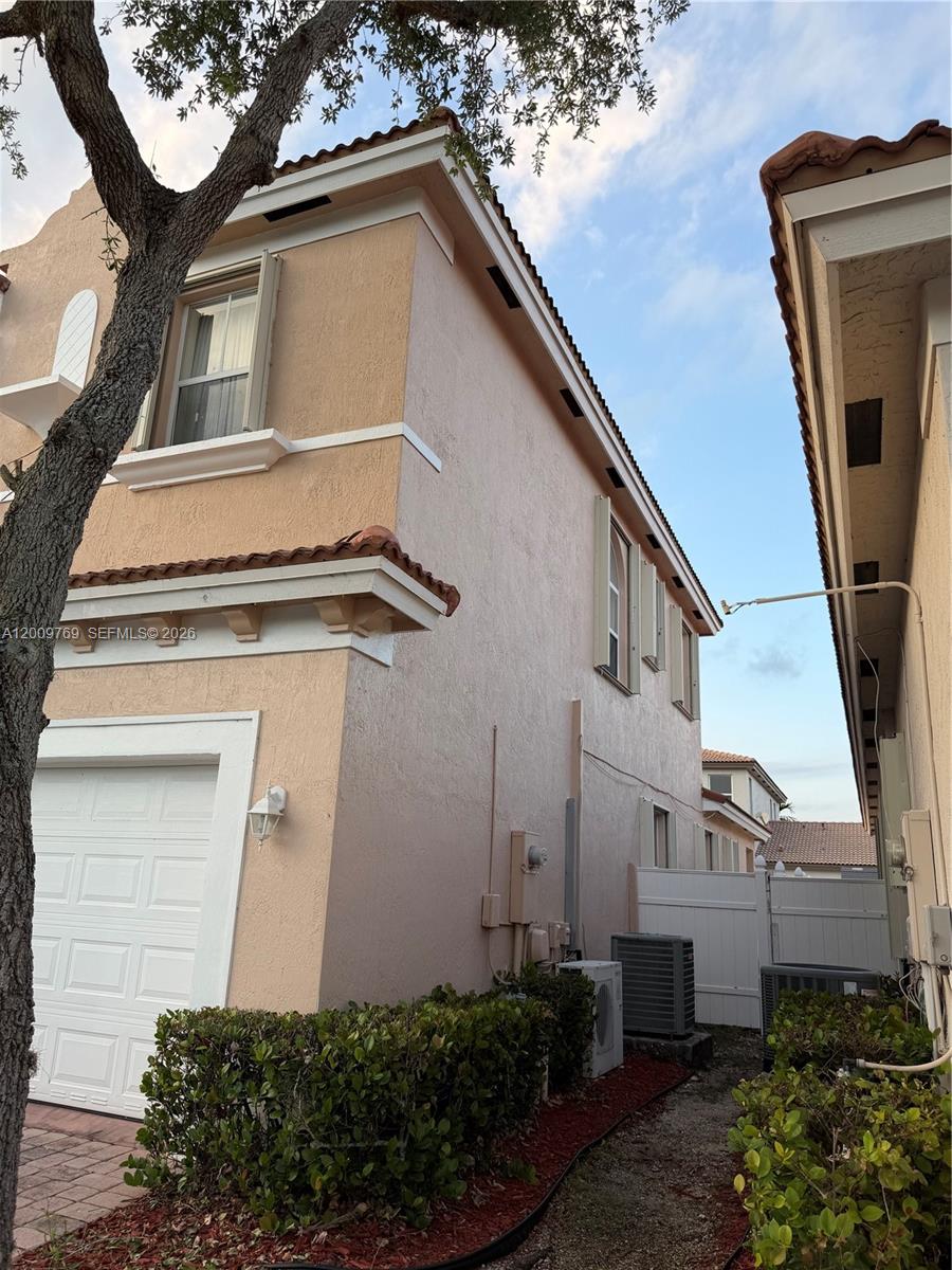 PORTOFINO PALMS - Residential