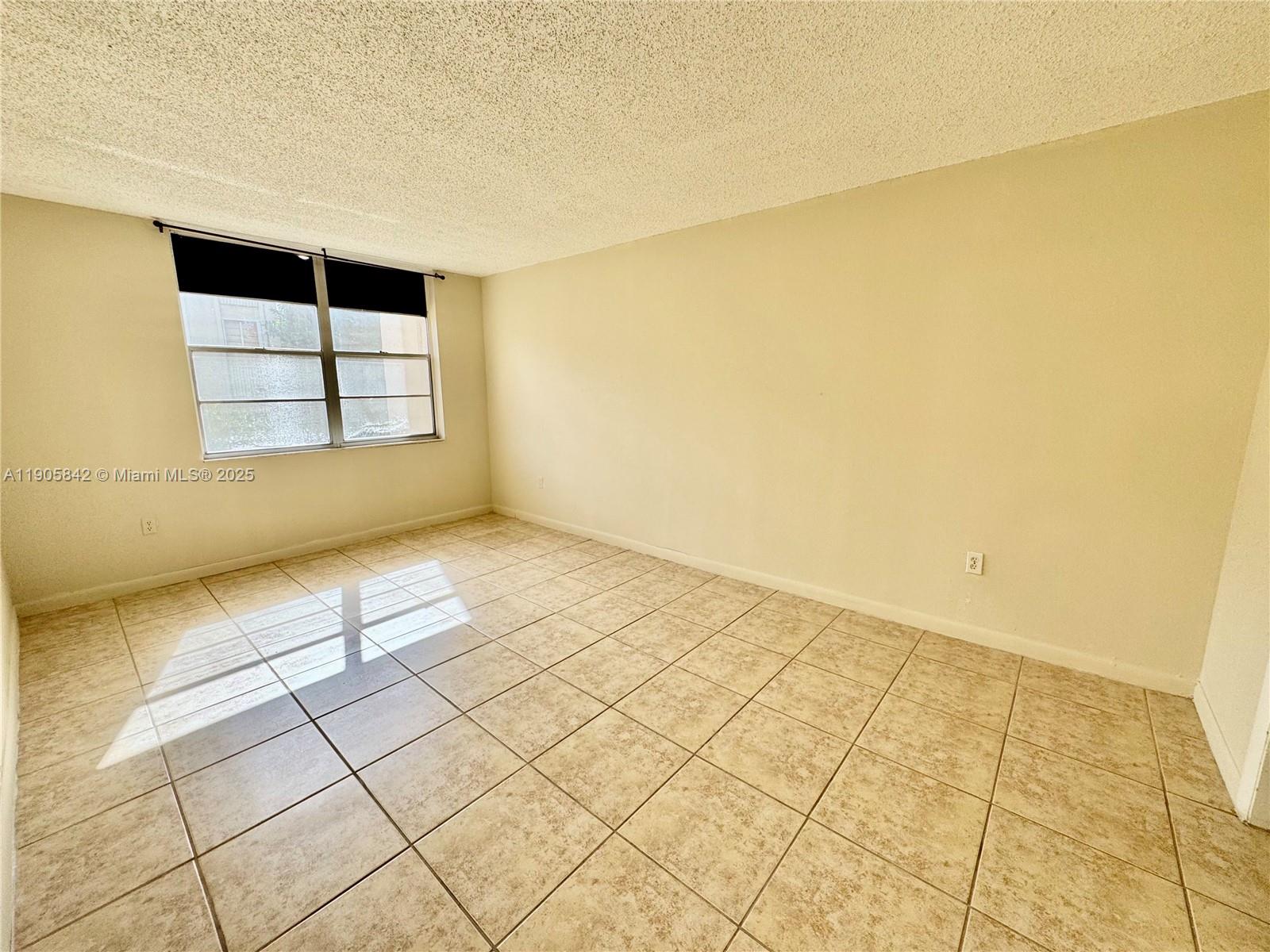 THE FOUNTAINS AT FONTAINEB - Residential Lease