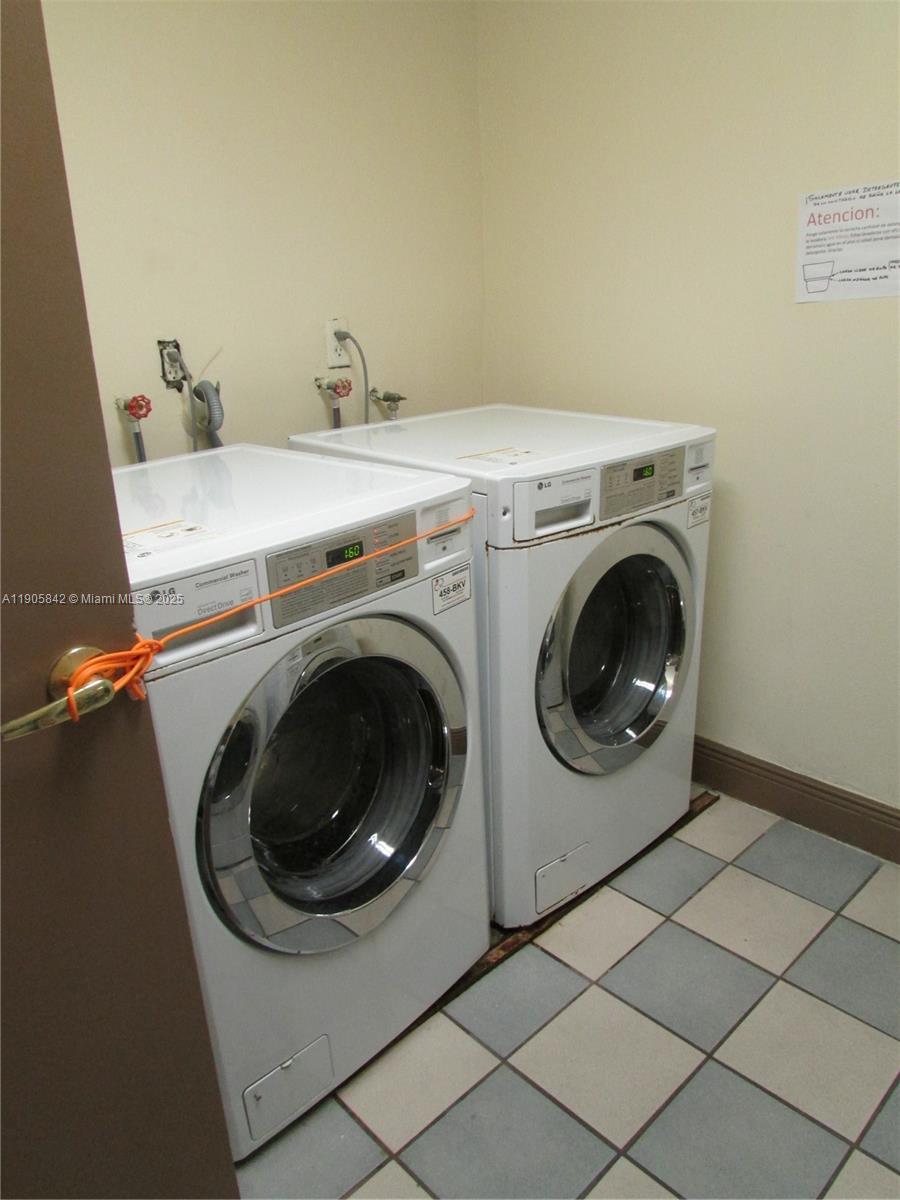 THE FOUNTAINS AT FONTAINEB - Residential Lease