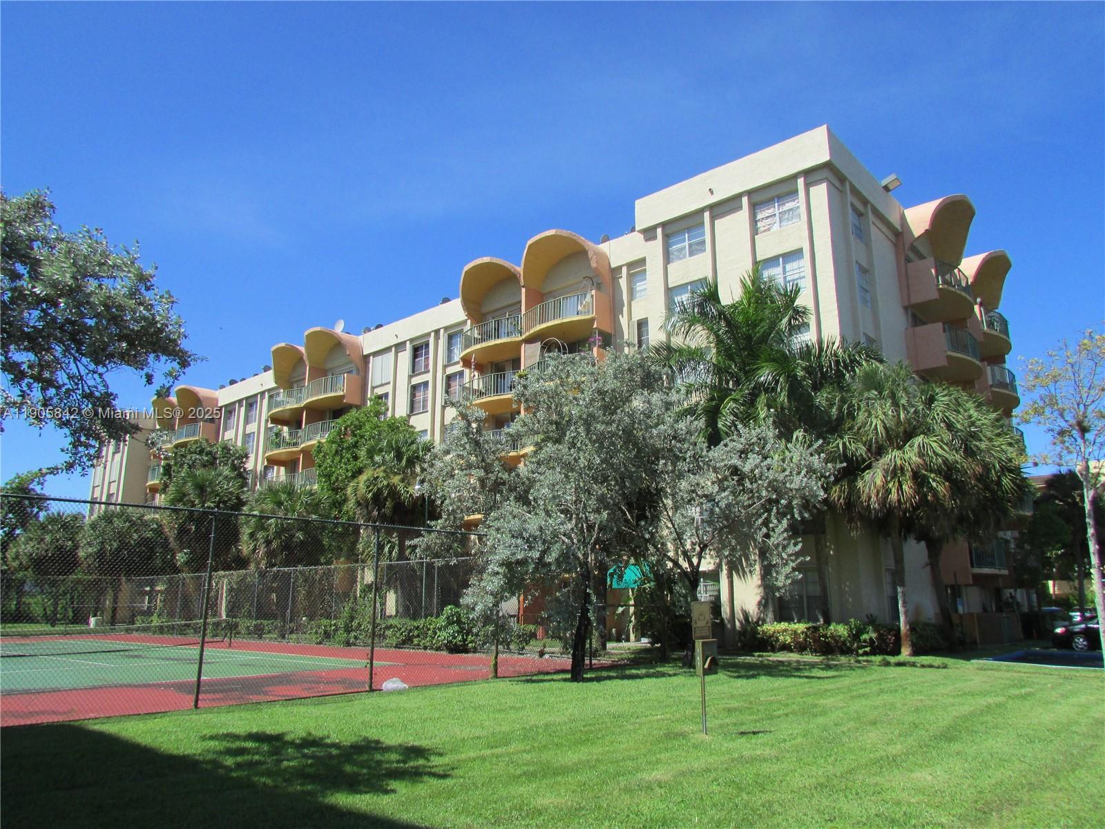 THE FOUNTAINS AT FONTAINEB - Residential Lease