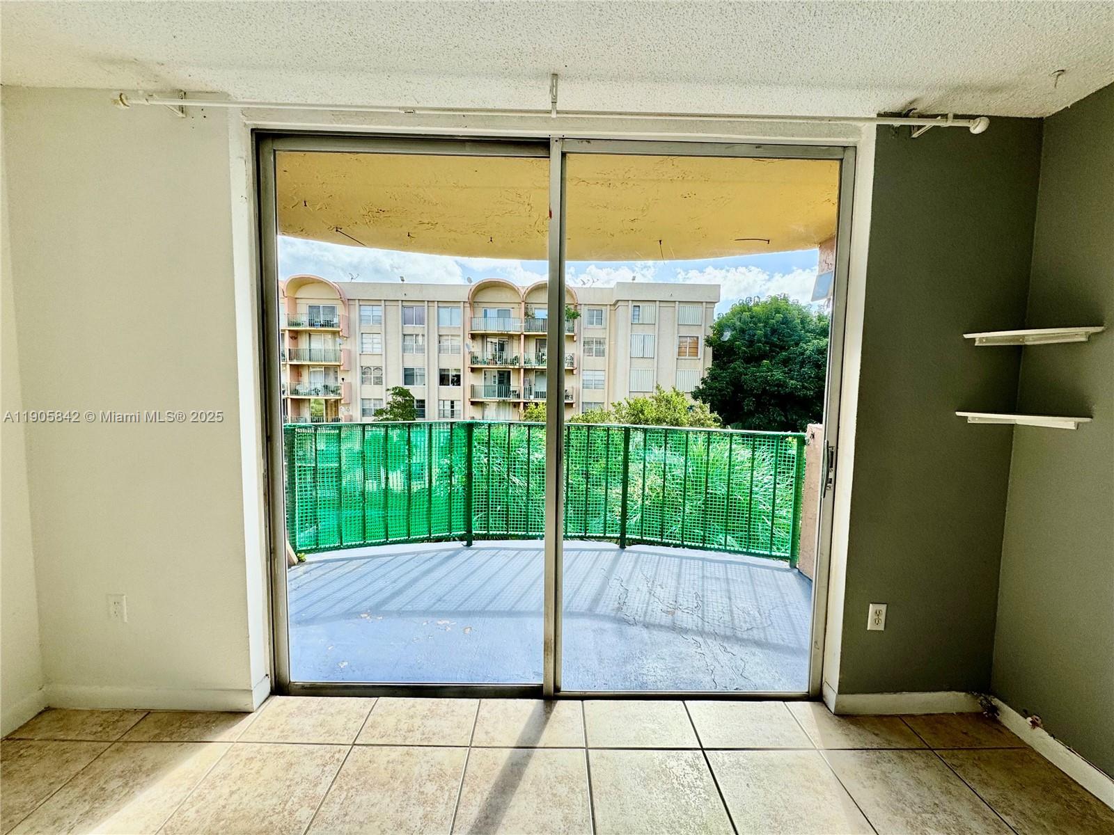 THE FOUNTAINS AT FONTAINEB - Residential Lease