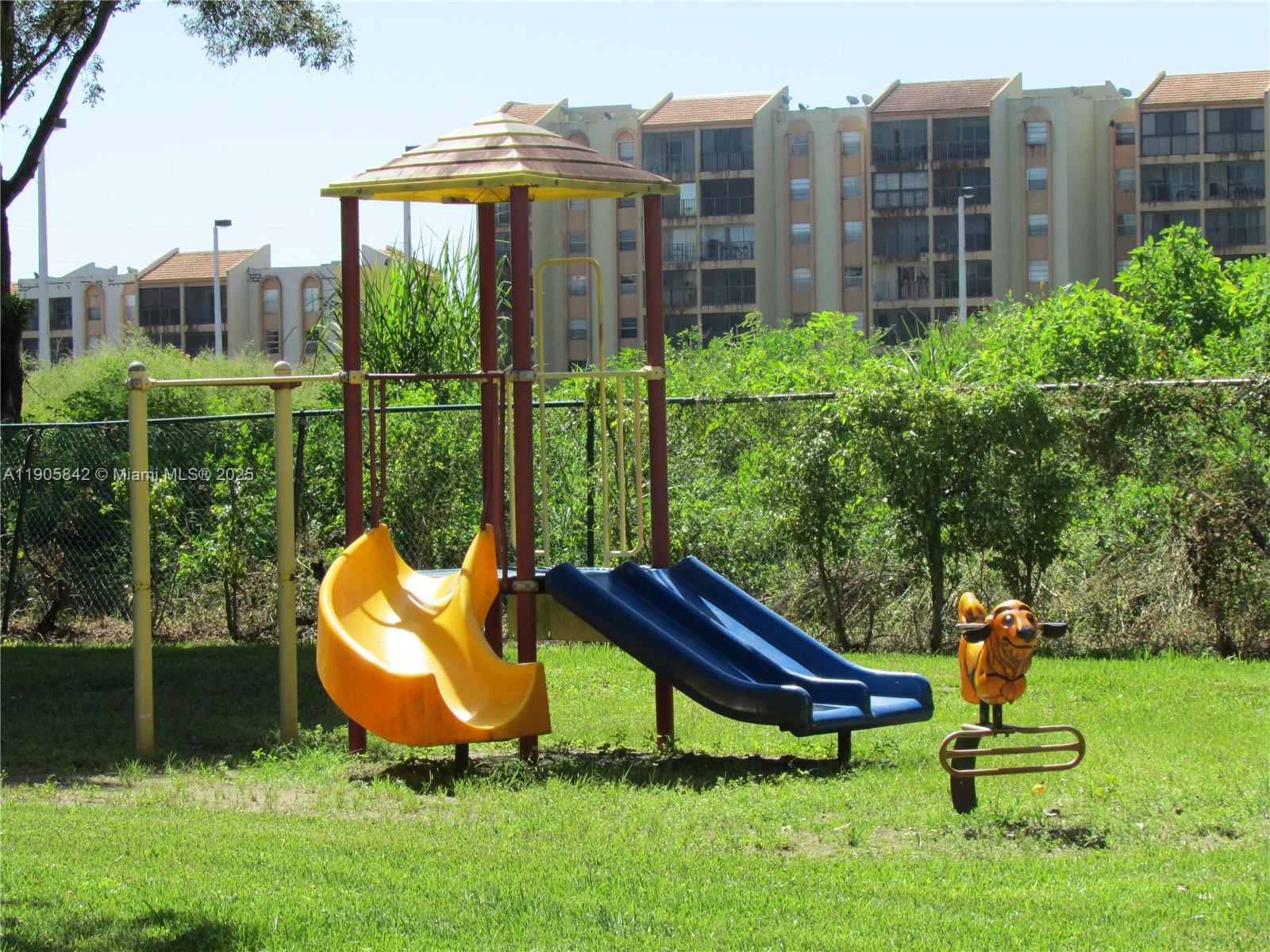 THE FOUNTAINS AT FONTAINEB - Residential Lease