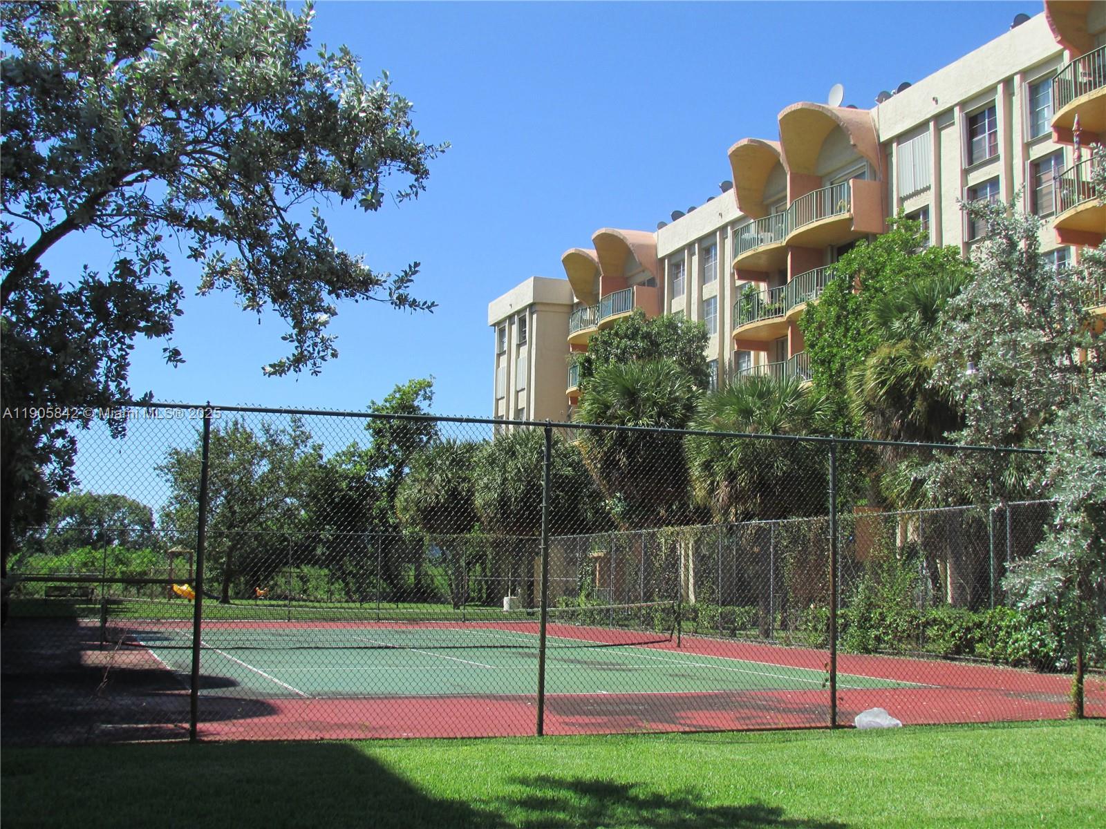 THE FOUNTAINS AT FONTAINEB - Residential Lease