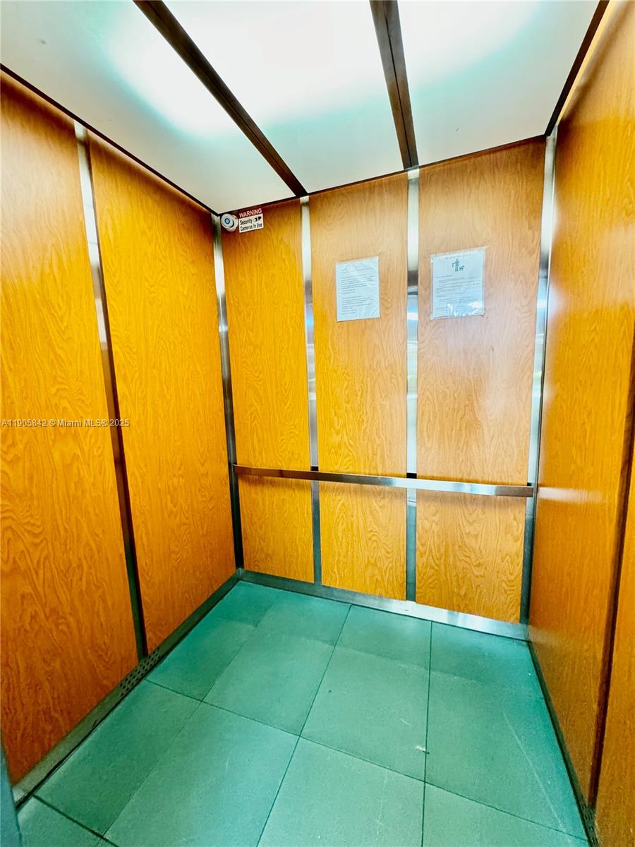 THE FOUNTAINS AT FONTAINEB - Residential Lease