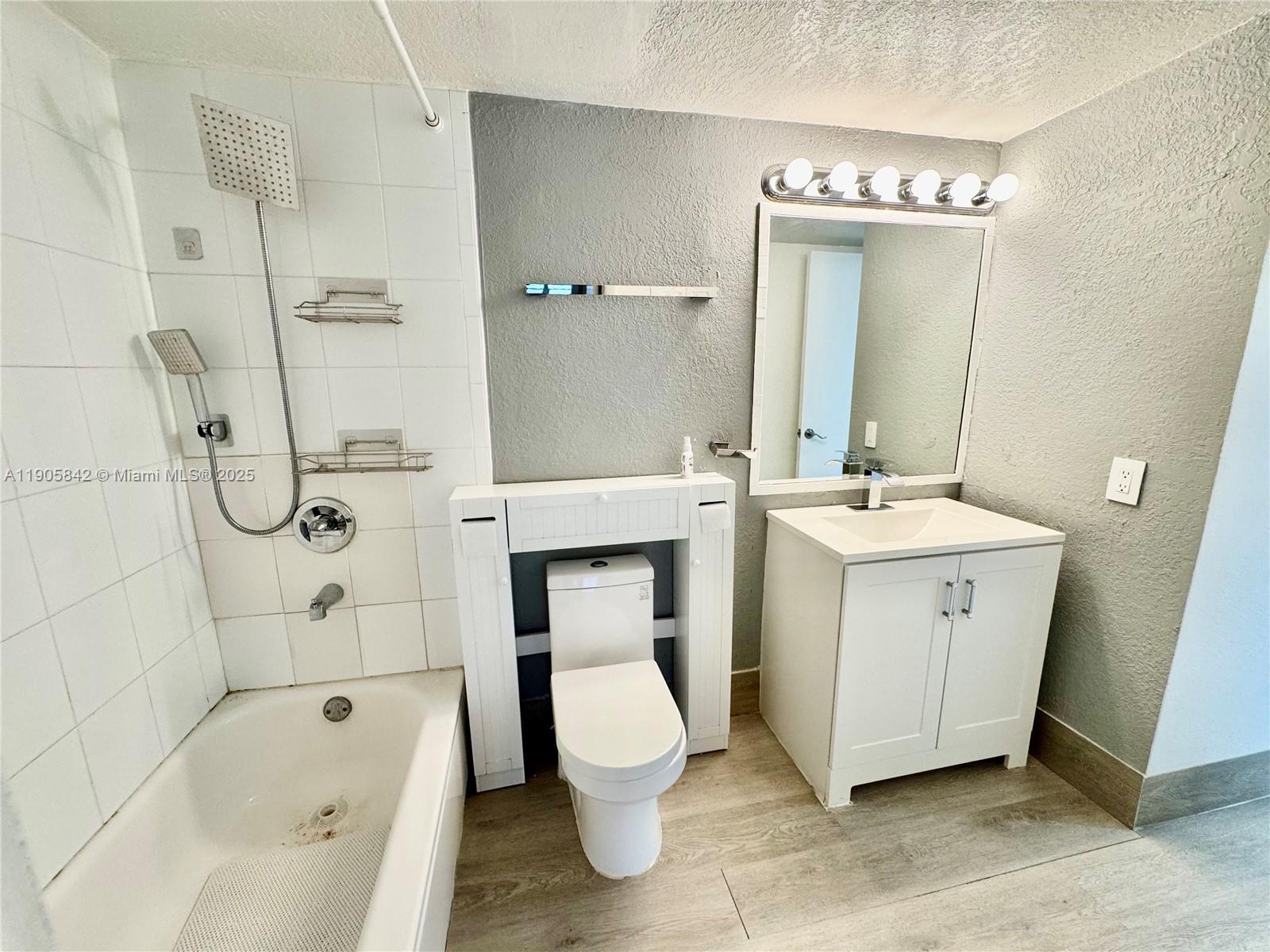 THE FOUNTAINS AT FONTAINEB - Residential Lease