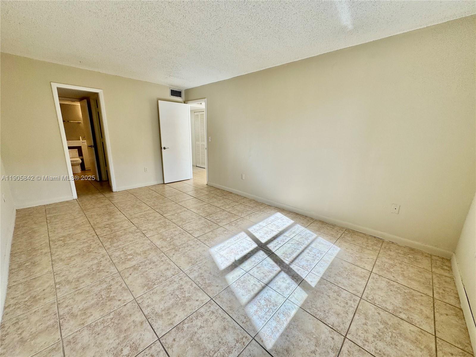 THE FOUNTAINS AT FONTAINEB - Residential Lease