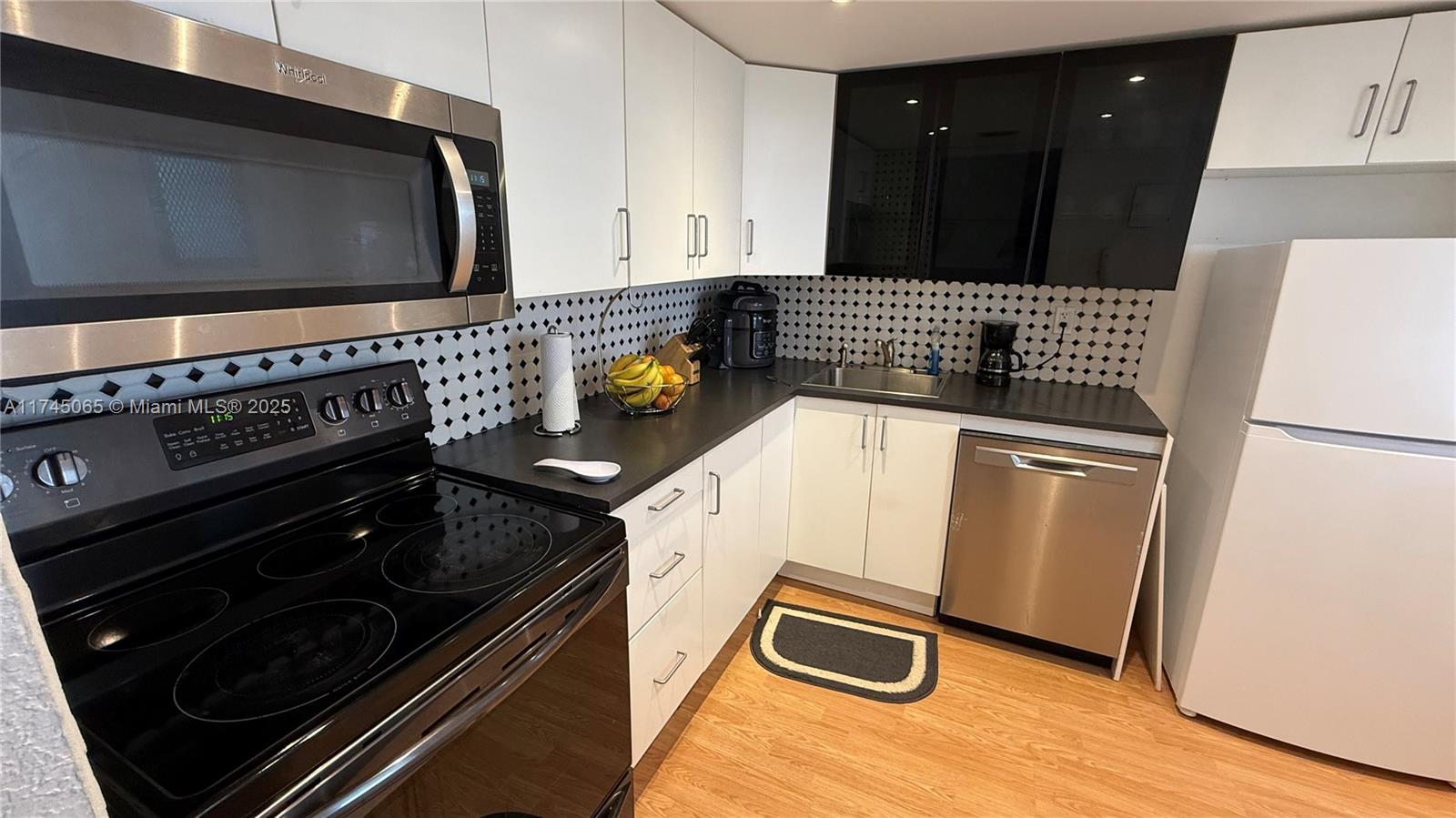 FIFITH MOORINGS CONDO - Residential