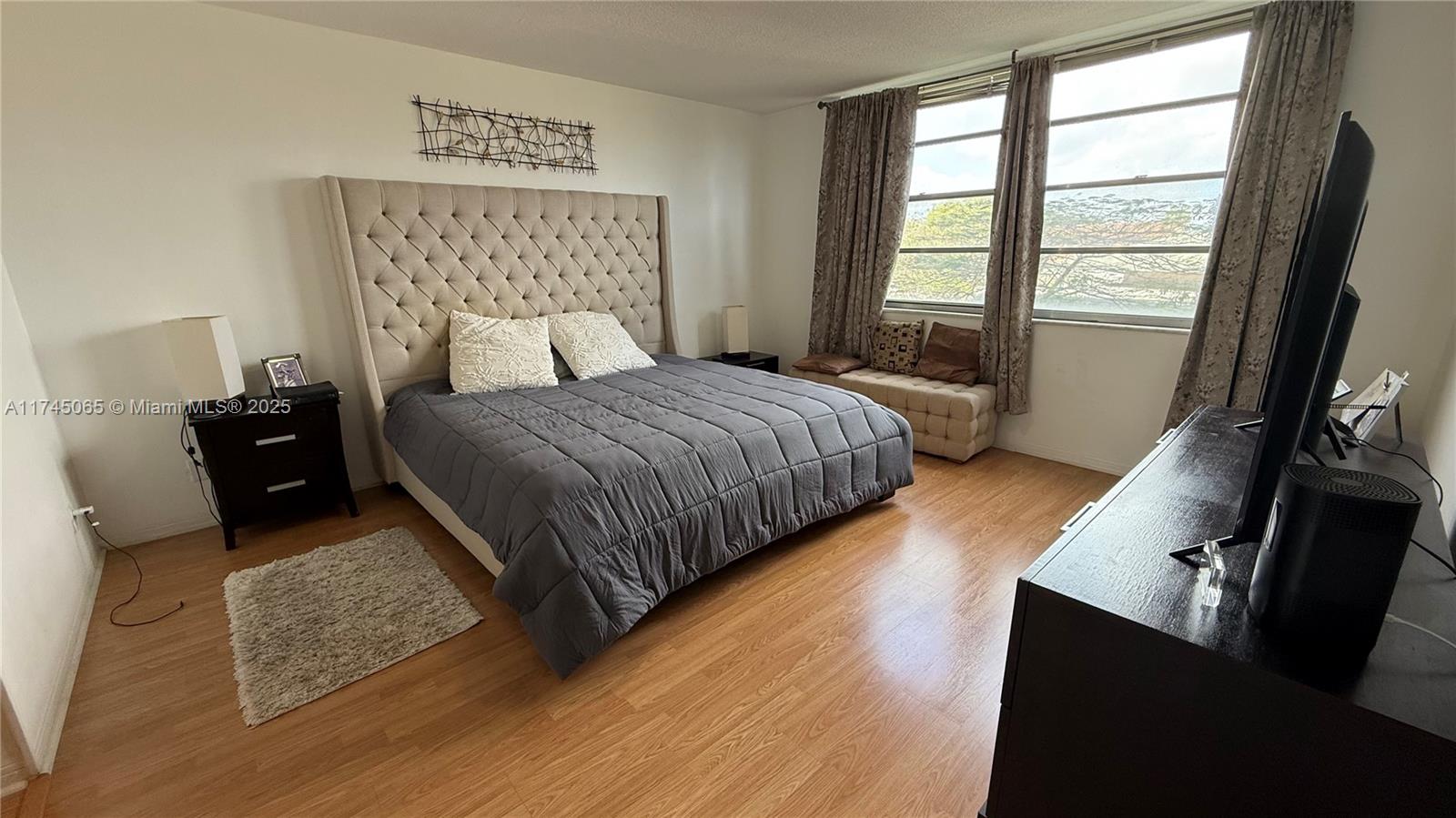 FIFITH MOORINGS CONDO - Residential