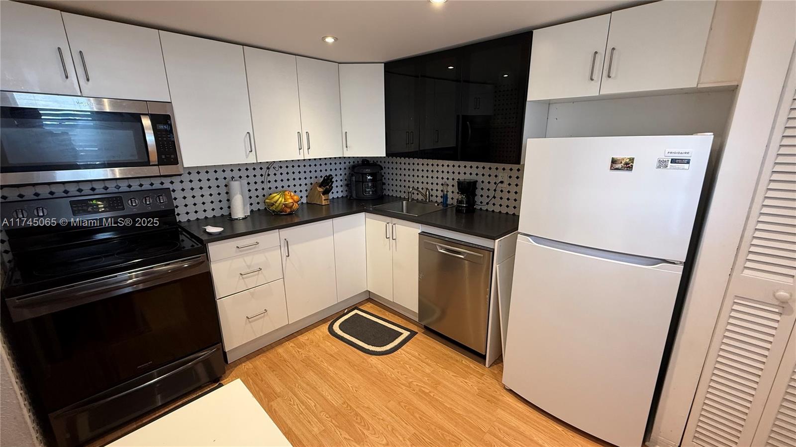 FIFITH MOORINGS CONDO - Residential